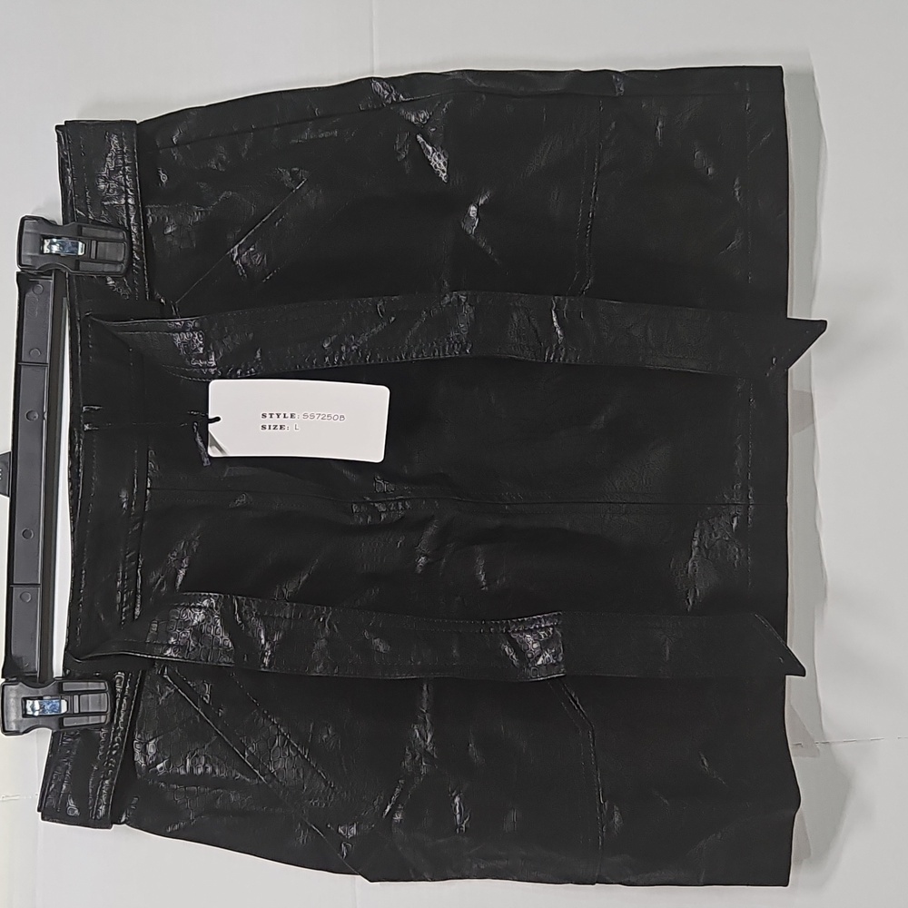 NWT black faux leather gator print mini skirt size Large